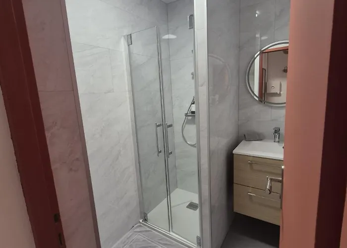 Avec Cour Privee * 罗什福尔