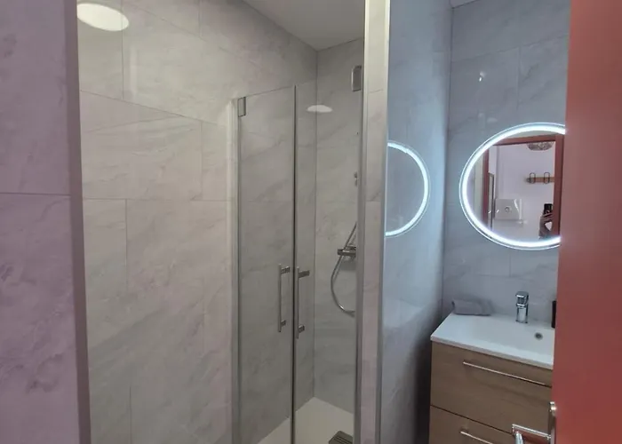 Avec Cour Privee 罗什福尔